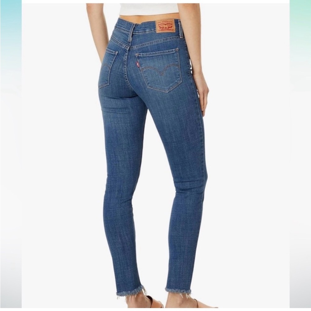 Levi's Skinny Jeans in Medium Blue Wash